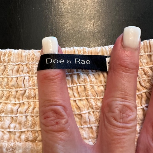 Doe & Rae Short sleeved ruffled off‎ the should top-Size L - Picture 5 of 7